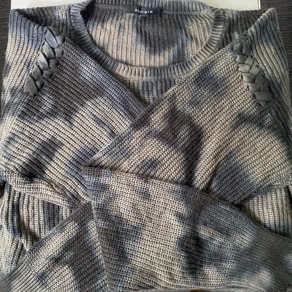 Numero Sweater - Picture 6 of 6